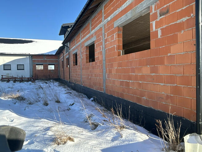 HALA DO SPRZEDAŻY PLUS BUDYNEK BIUROWY DO ADAPTAcJI