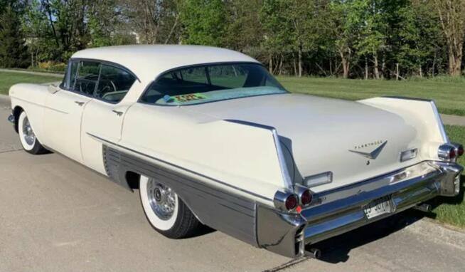 Cadillac fletwood sixty special 1957