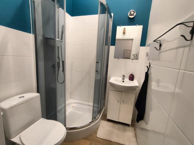 Pokój w mieszkaniu 3-pokojowym. Bezpośrednio.