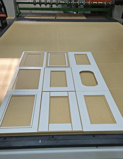 Fronty frezowane surowe