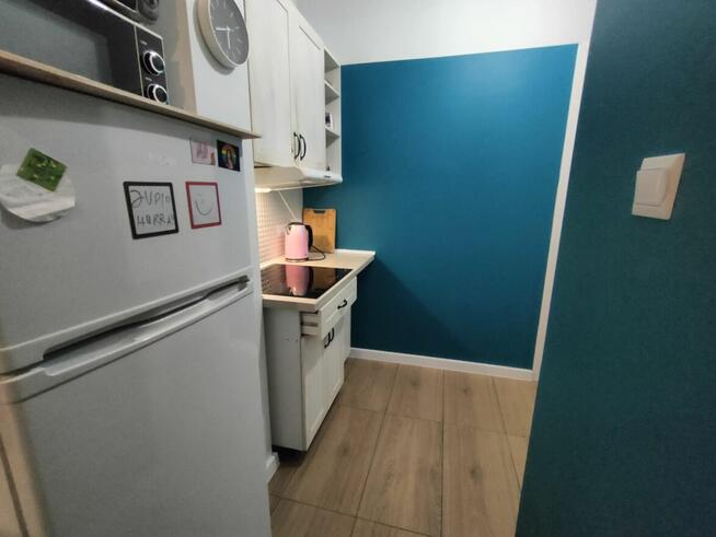 Pokój w mieszkaniu 3-pokojowym. Bezpośrednio.