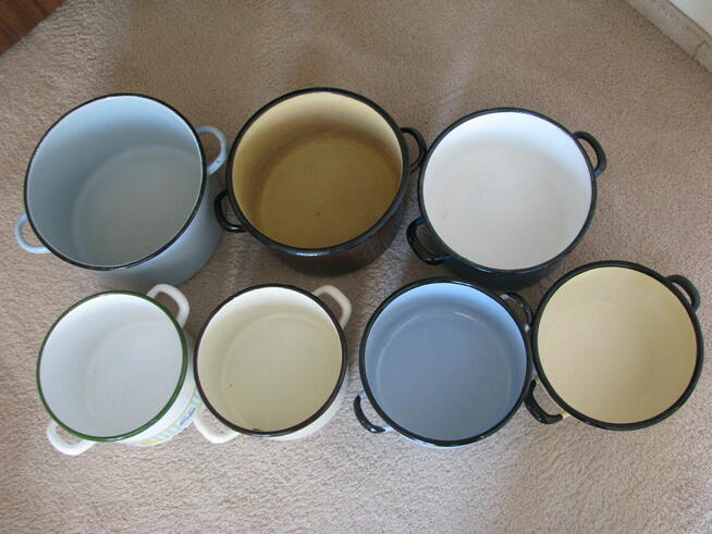 Emaliowane garnki pokrywki patelnie miski durszlak kosz fryt