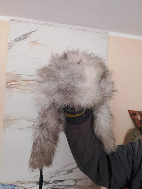 Czapka zimowa z futra o kolorze wilka