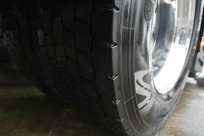 Volvo FH 550 BDF z winda rama