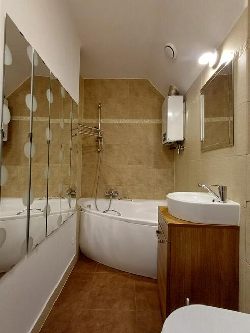 Trzypokojowe, Broniewskiego 16