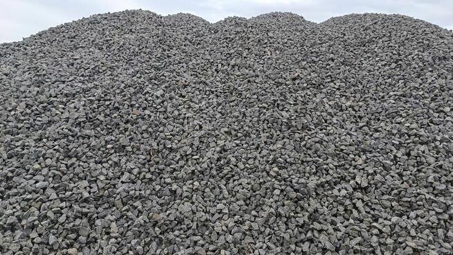 Grys bazaltowy 11-16mm. Grafitowy kamień ozdobny do ogrodu.