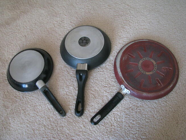 Emaliowane garnki pokrywki patelnie miski durszlak kosz fryt