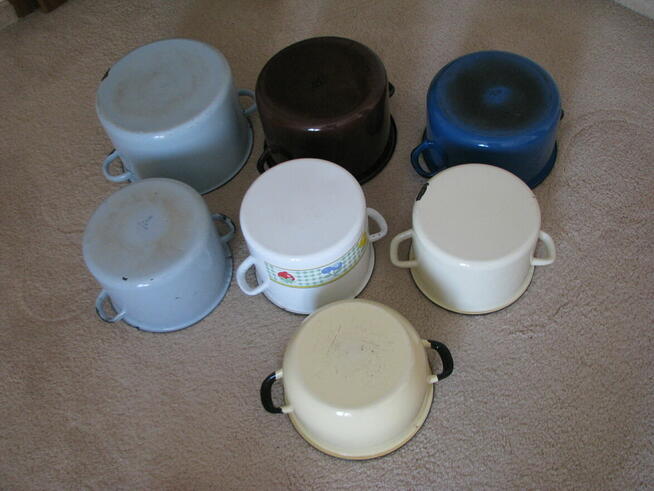 Emaliowane garnki pokrywki patelnie miski durszlak kosz fryt