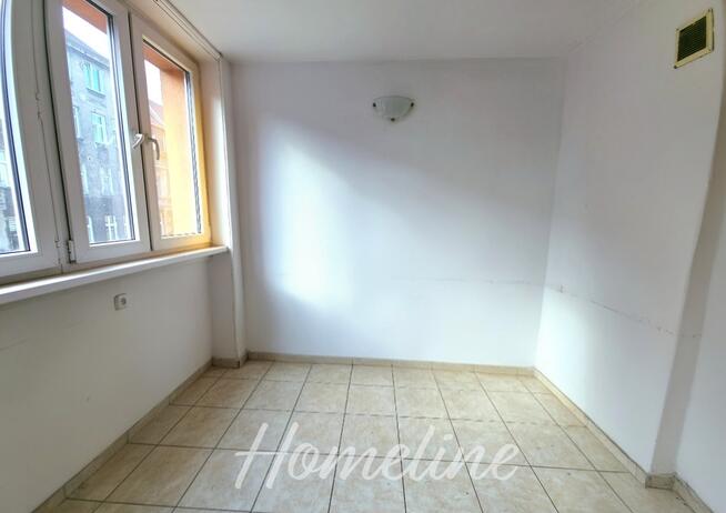 Słoneczne rozkładowe mieszkanie przy cichej ulicy