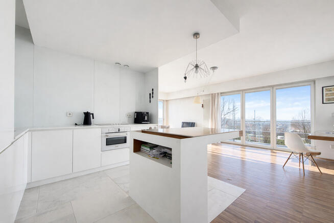 2 miejsca w garażu i komórka w cenie balkon 17m