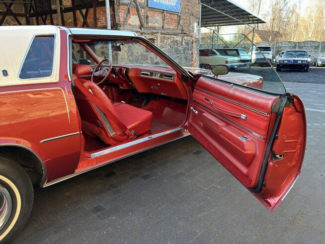 Oldsmobile Cutlass Supreme 1977 – Rocket 350 V8 T-Tops Czerwone Wnętrze
