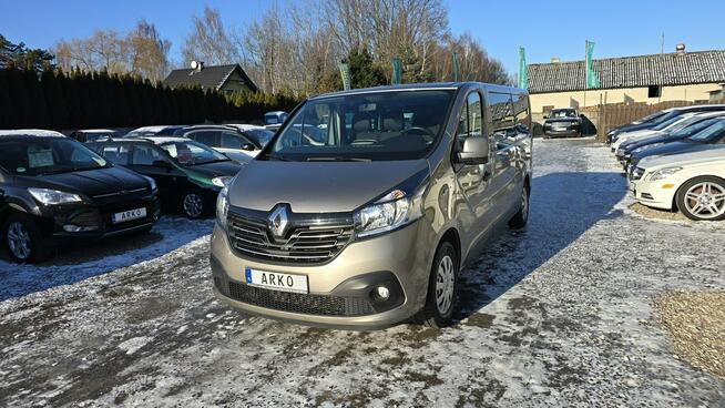 Renault Trafic 9 miejsc, 2 komplety kół