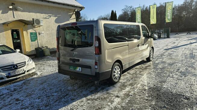 Renault Trafic 9 miejsc, 2 komplety kół