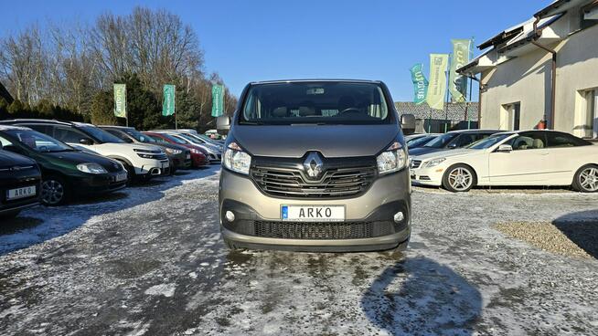 Renault Trafic 9 miejsc, 2 komplety kół