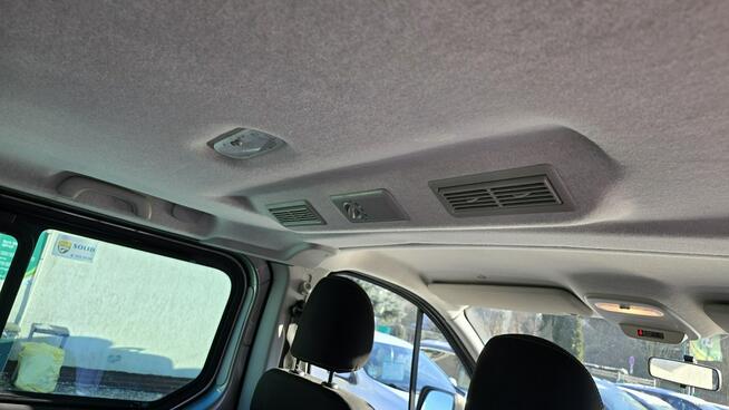 Renault Trafic 9 miejsc, 2 komplety kół