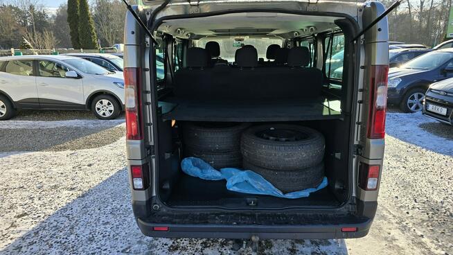 Renault Trafic 9 miejsc, 2 komplety kół