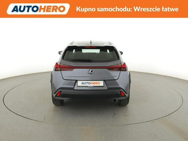 Lexus UX Business niski przebieg alcantara navi kamera ACC LED