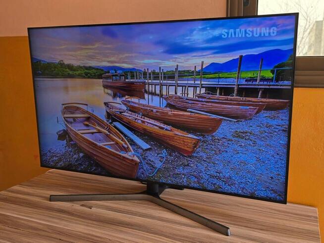 Sprzedaję telewizor, żeby sfinansować przeprowadzkę.