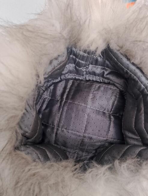 Czapka zimowa z futra o kolorze wilka