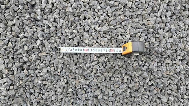 Grys bazaltowy 11-16mm. Grafitowy kamień ozdobny do ogrodu.