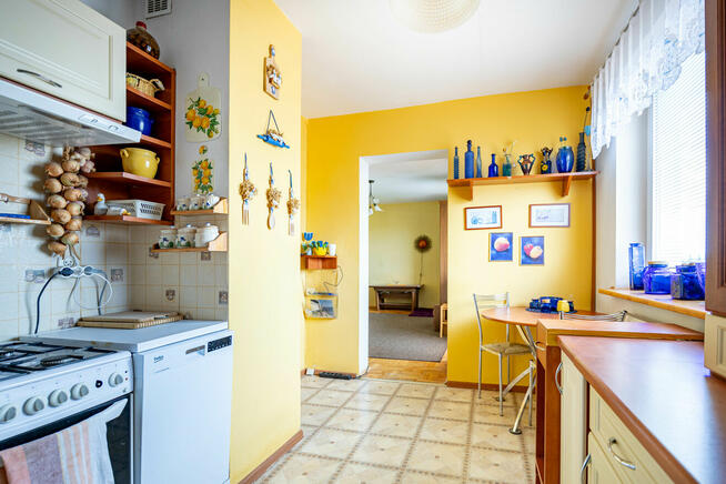 2 osobne pokoje + kuchnia, duży balkon. Turka