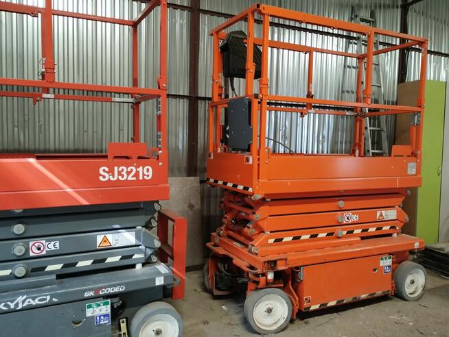 Podnośniki nożycowe SkyJack SJ3219 w pakiecie za 36 000 zł