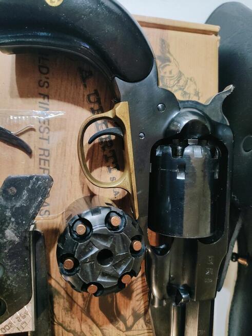 Rewolwer czarnoprochowy Remington Uberti cal, 44