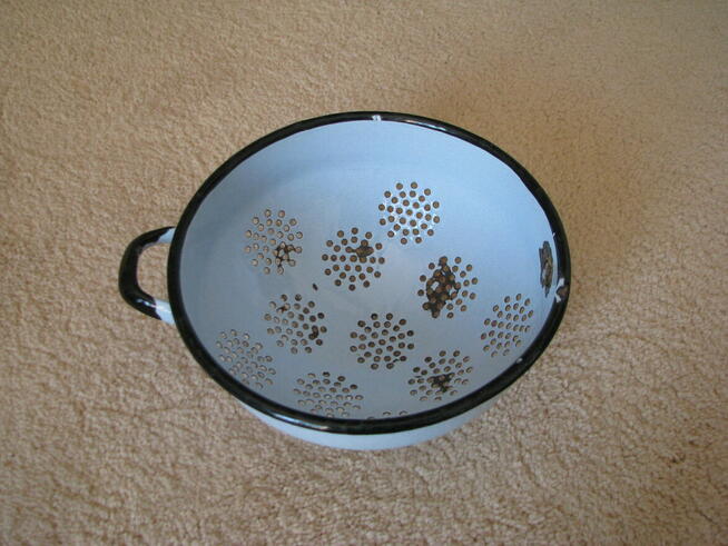 Emaliowane garnki pokrywki patelnie miski durszlak kosz fryt