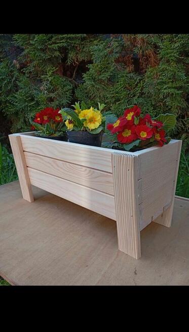 Drewniane skrzynki na kwiaty