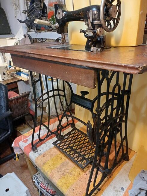 Sprzedam maszynę do szycia b.stara