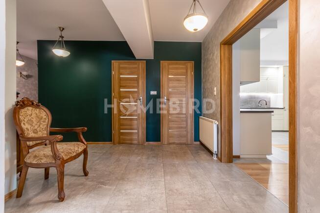 Funkcjonalny lokal usługowy z wygodnym mieszkaniem