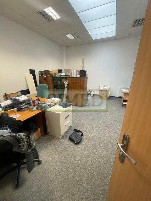 Pokój 36 m2,ochrona,świetliki dachowe .