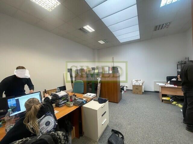 Pokój 36 m2,ochrona,świetliki dachowe .