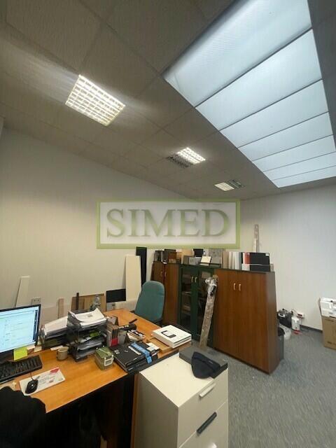 Pokój 36 m2,ochrona,świetliki dachowe .