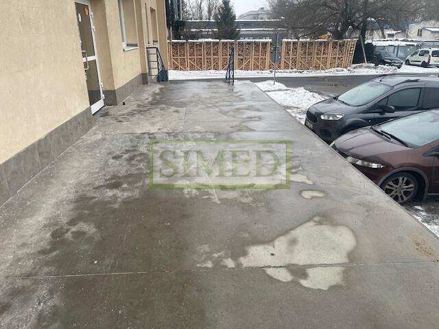 Pokój 36 m2,ochrona,świetliki dachowe .