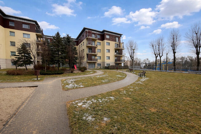 2 miejsca w garażu i komórka w cenie balkon 17m