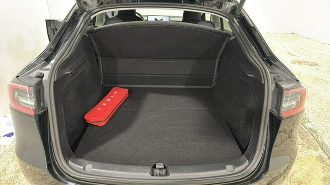 Tesla Y Model Y Long Range AWD Hatchback hak