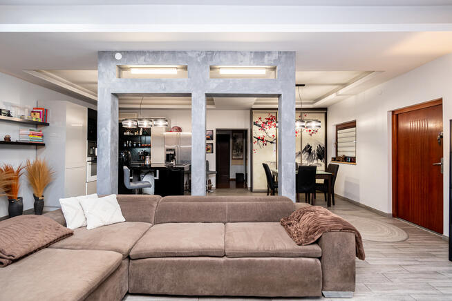 Na sprzedaż przestronny dom parterowy z garażem