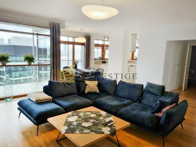 Apartament z tarasem przy metrze