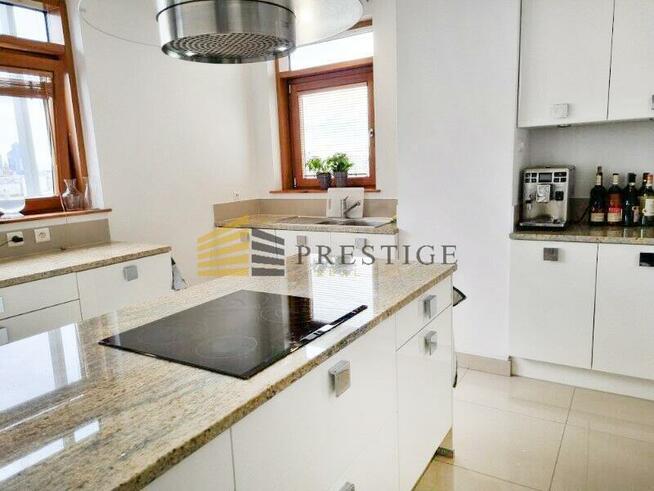 Apartament z tarasem przy metrze