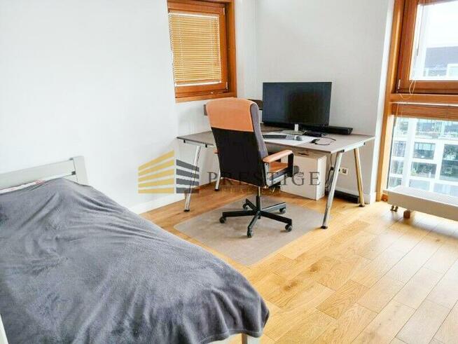 Apartament z tarasem przy metrze