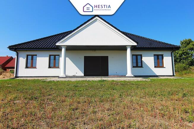 Na sprzedaż nowy dom w stylu dworkowym