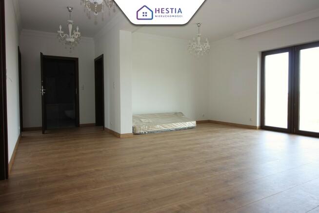 Na sprzedaż nowy dom w stylu dworkowym