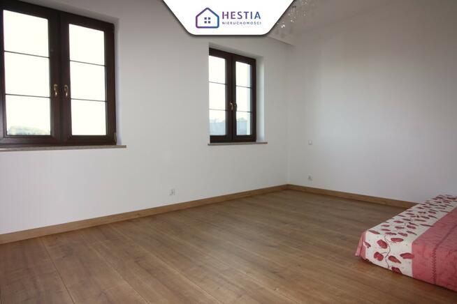 Na sprzedaż nowy dom w stylu dworkowym