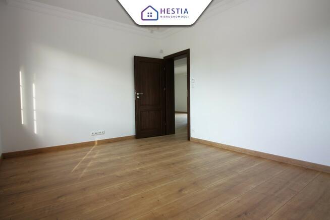 Na sprzedaż nowy dom w stylu dworkowym