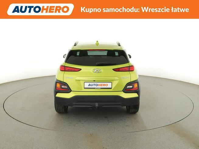 Hyundai Kona navi klima auto grzane fotele kamera i czujniki parkowania hak