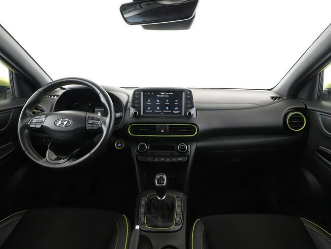 Hyundai Kona navi klima auto grzane fotele kamera i czujniki parkowania hak