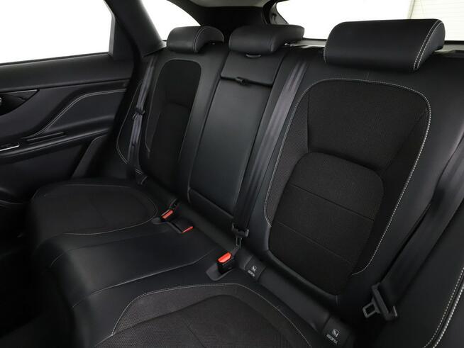 Jaguar F-PACE 25d Automat R-Sport AWD Panorama Navi Tempomat Meridian Xenon Kamera