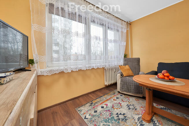 Dwupokojowe mieszkanie na 2 piętrze.