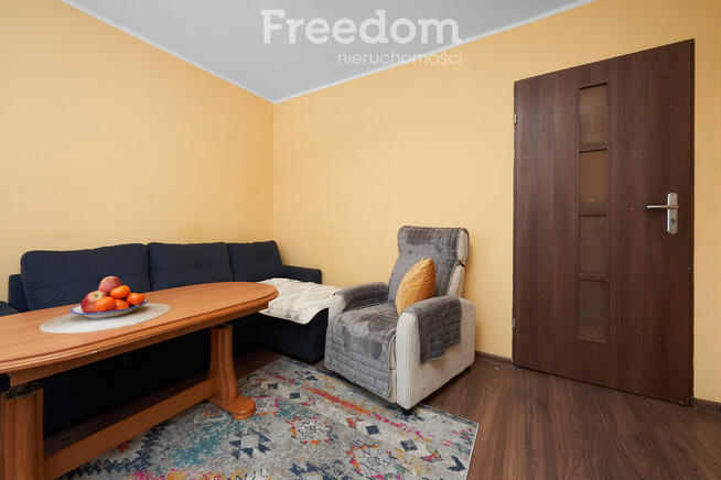 Dwupokojowe mieszkanie na 2 piętrze.